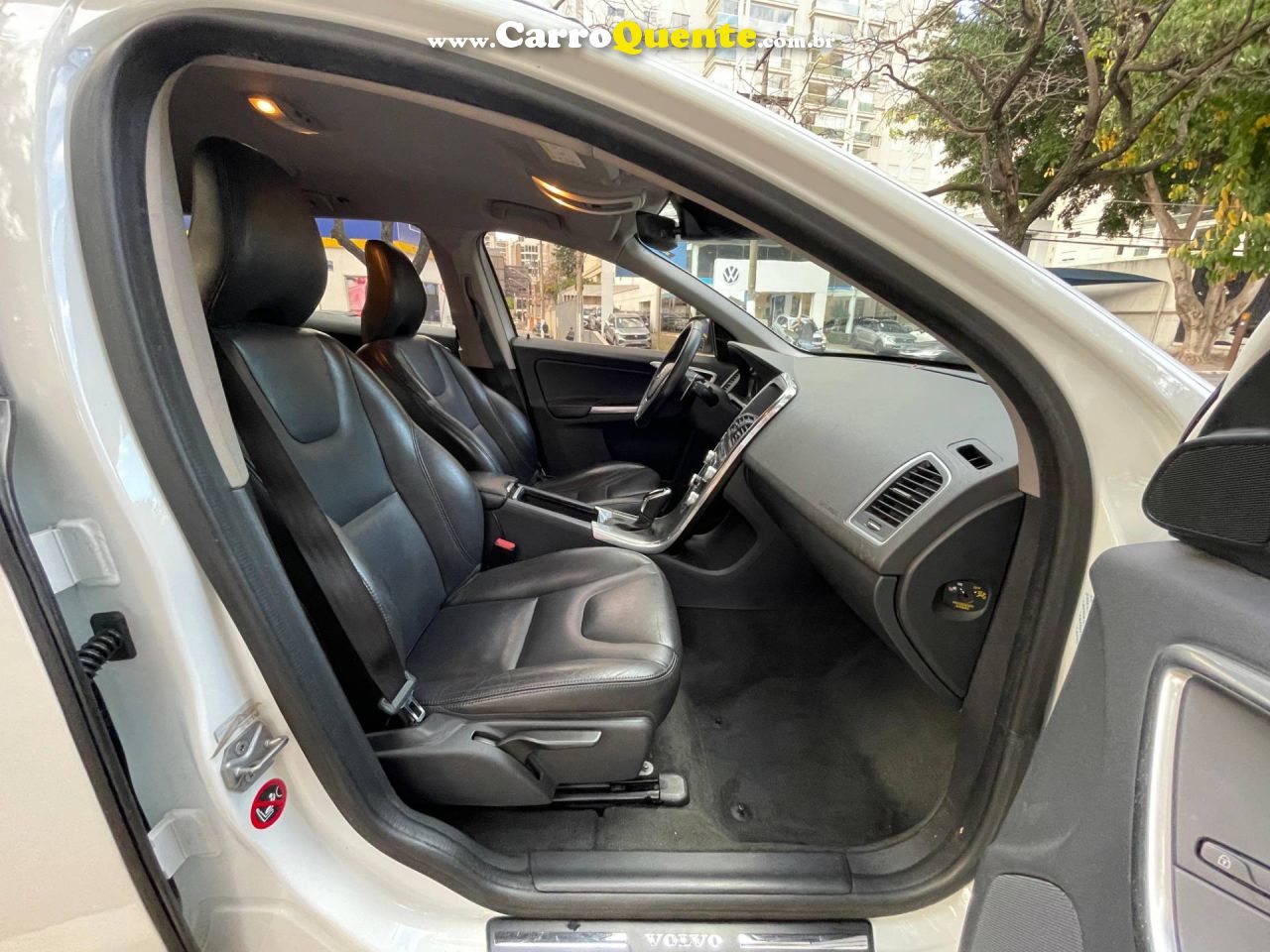 VOLVO XC60 2.0 T5 KINETIC 2016 - Loja