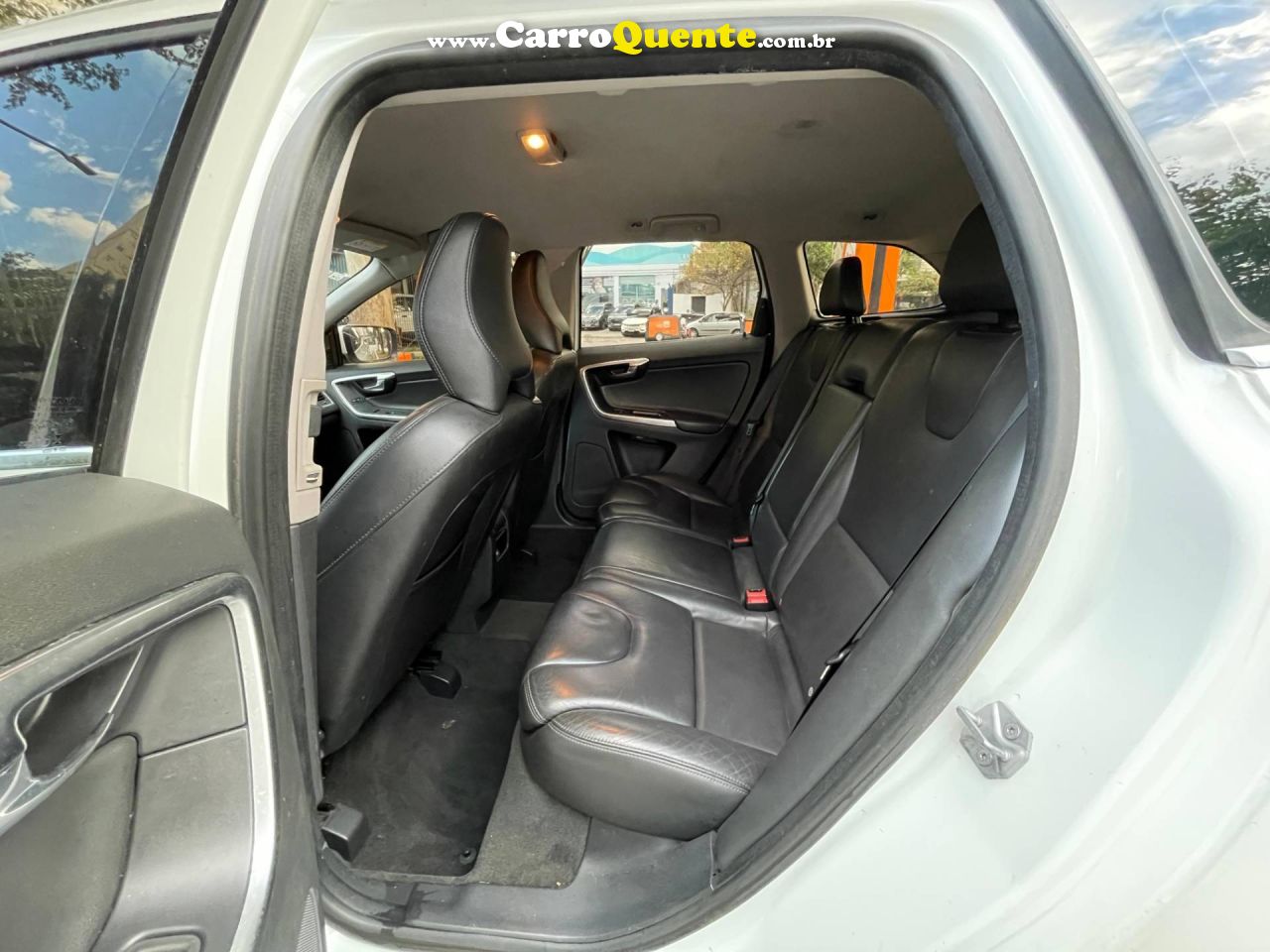 VOLVO XC60 2.0 T5 KINETIC 2016 - Loja