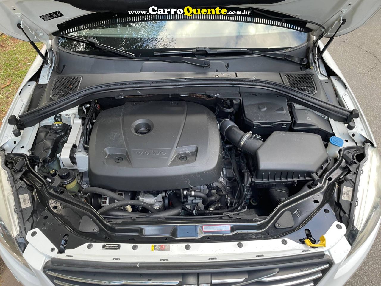 VOLVO XC60 2.0 T5 KINETIC 2016 - Loja