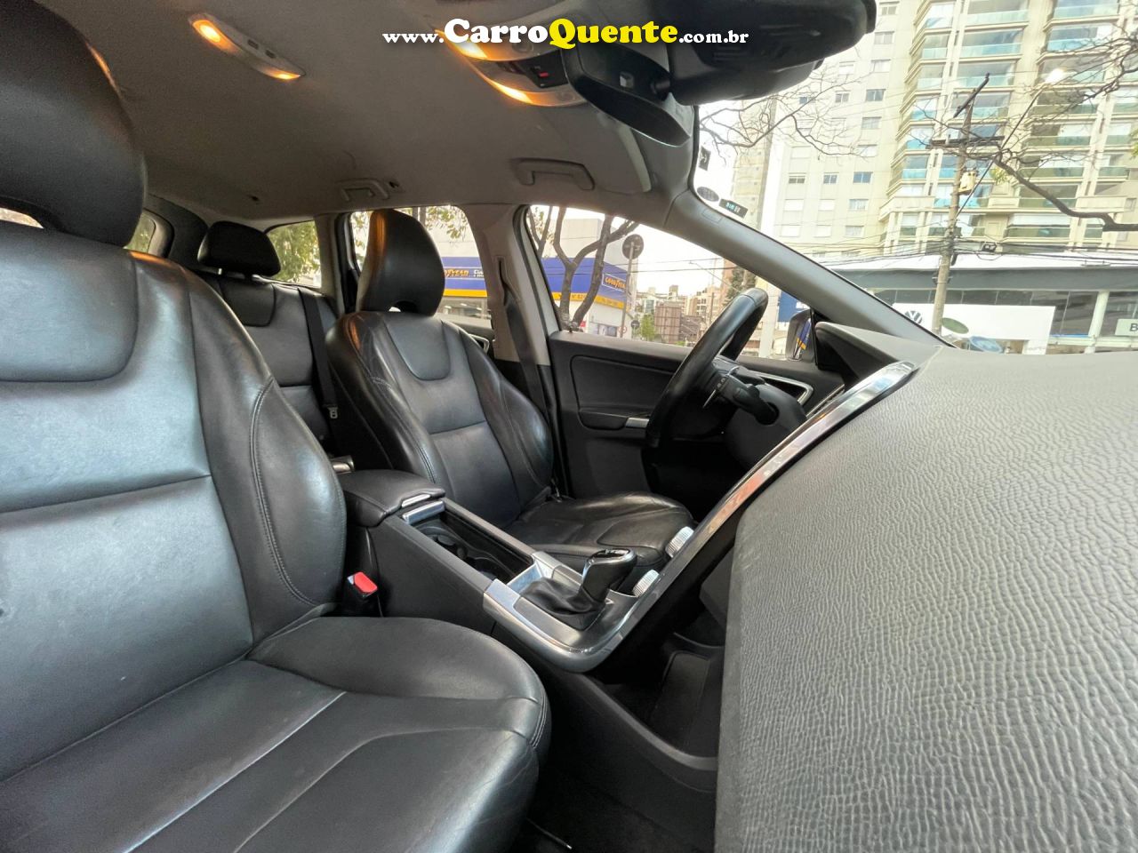VOLVO XC60 2.0 T5 KINETIC 2016 - Loja