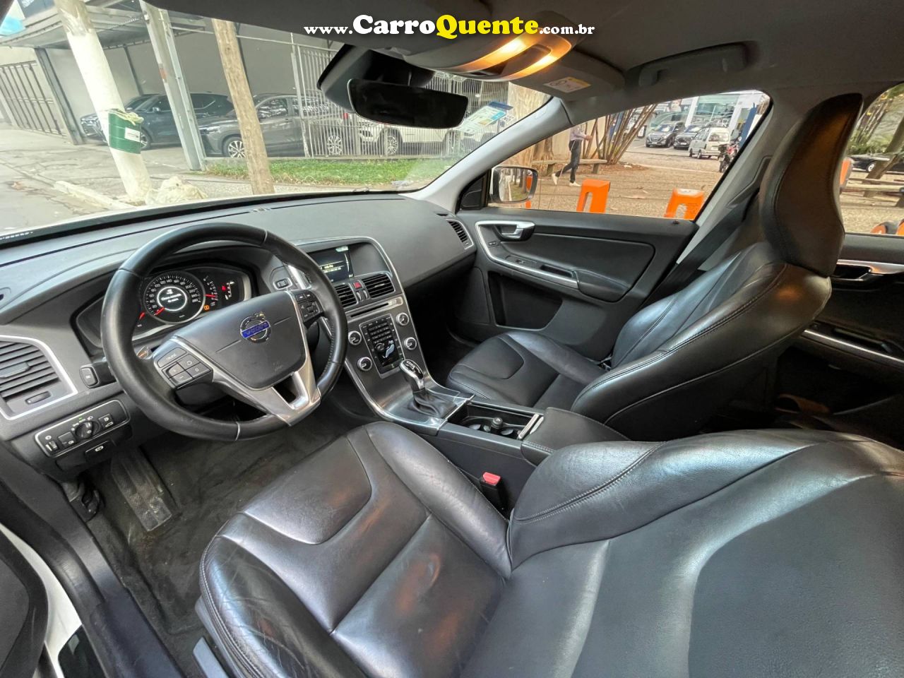 VOLVO XC60 2.0 T5 KINETIC 2016 - Loja