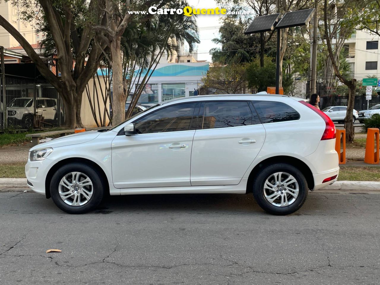 VOLVO XC60 2.0 T5 KINETIC 2016 - Loja