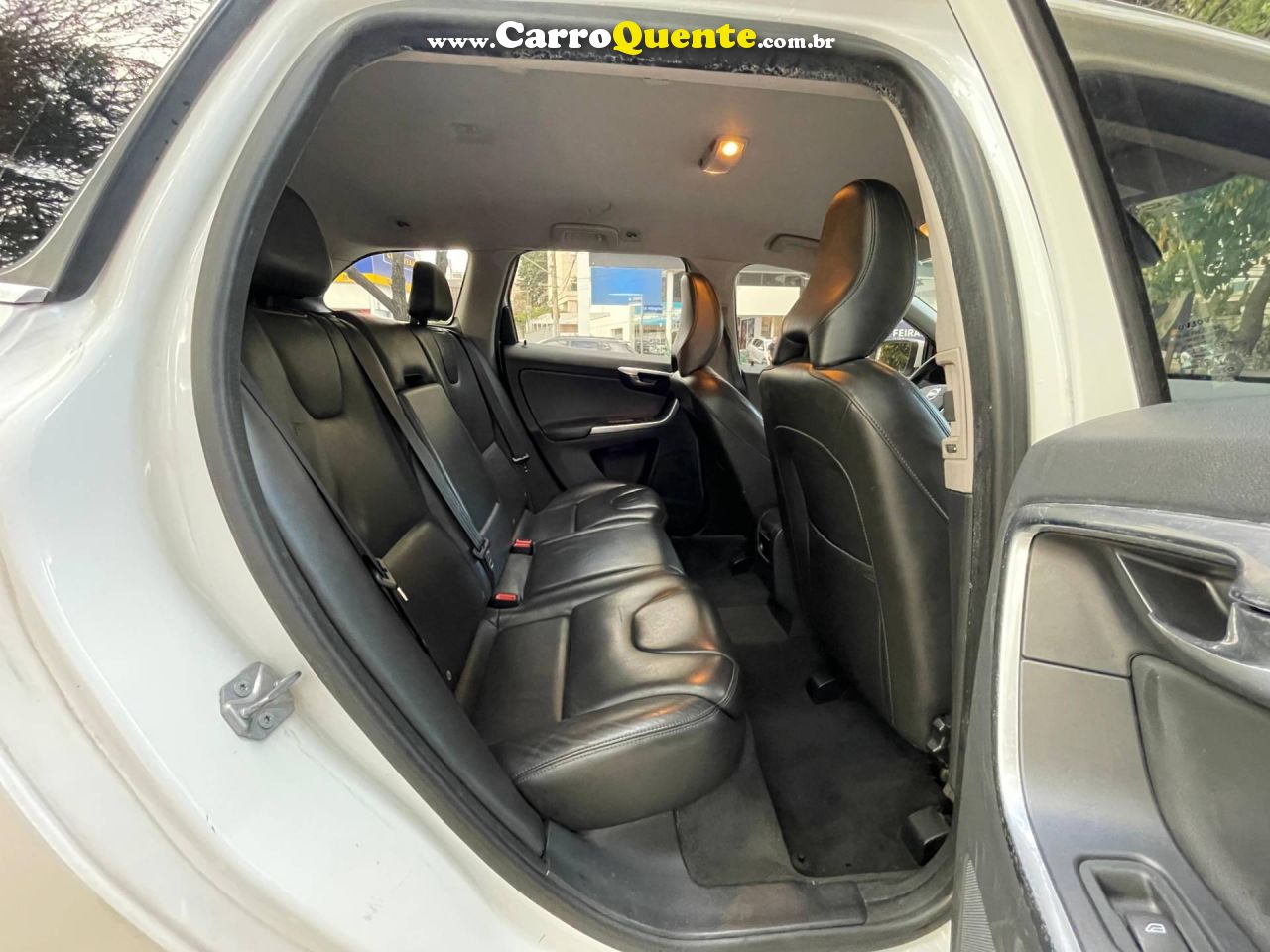VOLVO XC60 2.0 T5 KINETIC 2016 - Loja