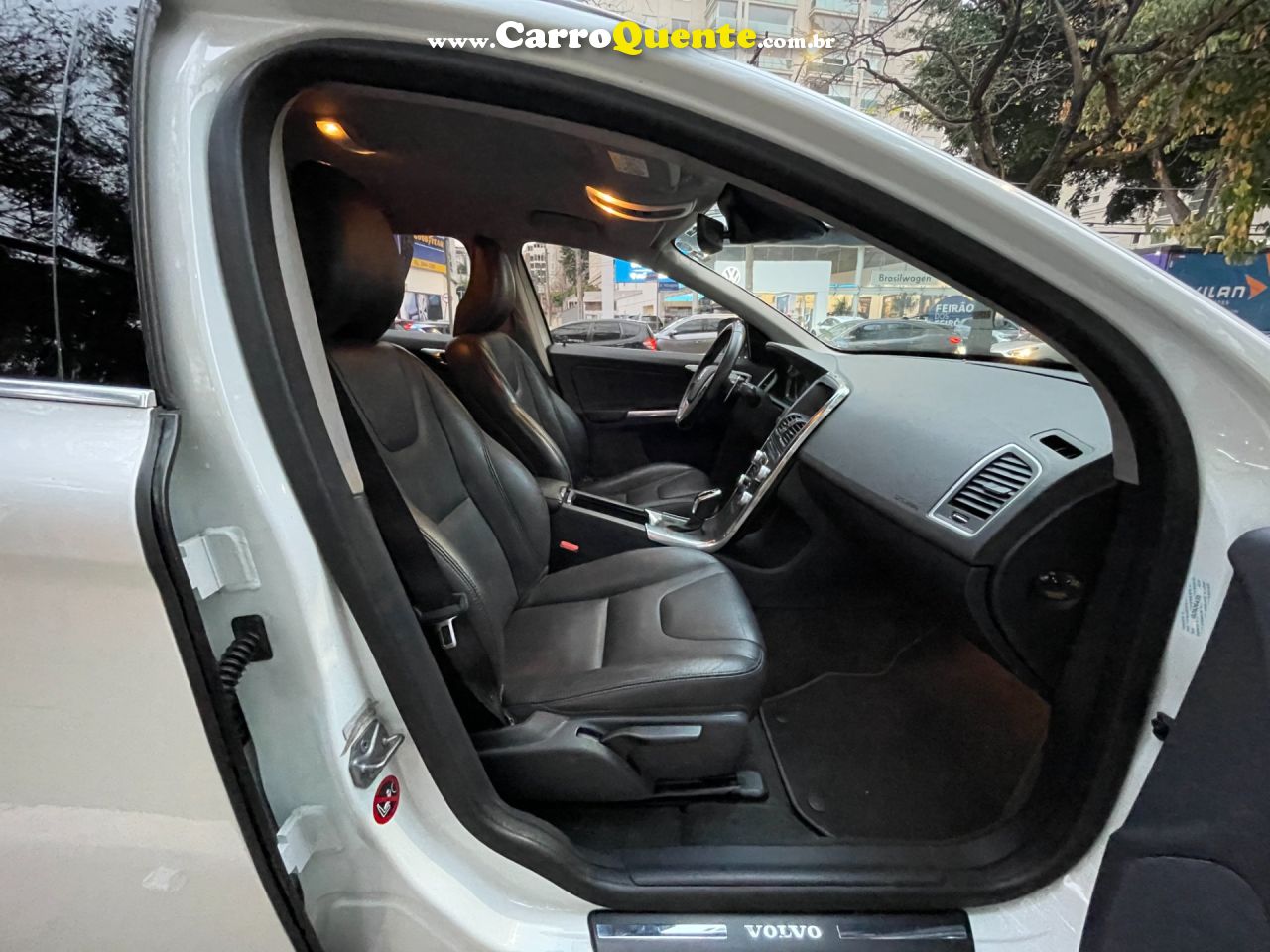 VOLVO XC60 2.0 T5 KINETIC 2016 - Loja