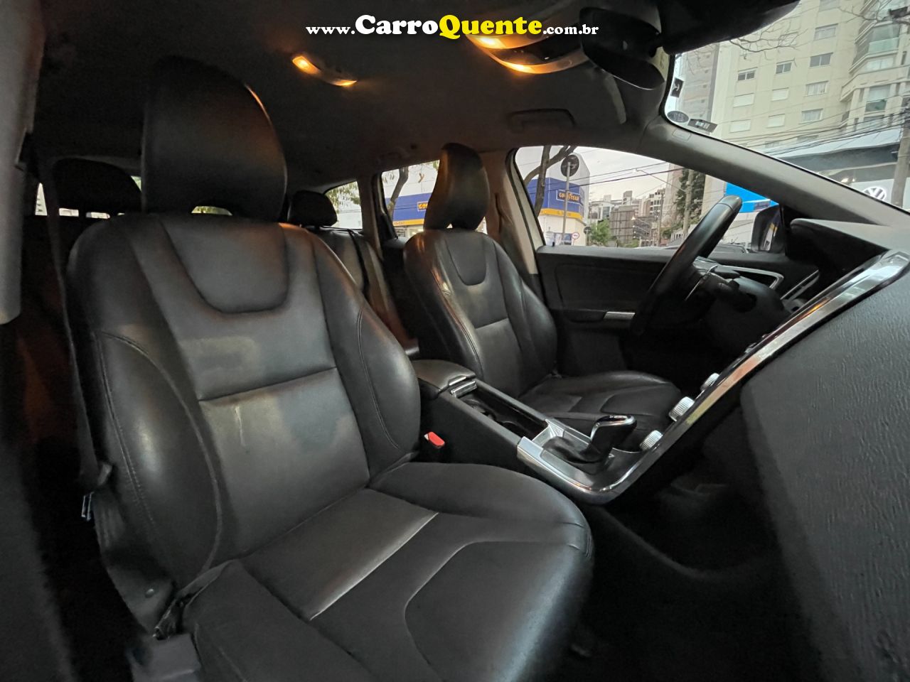 VOLVO XC60 2.0 T5 KINETIC 2016 - Loja