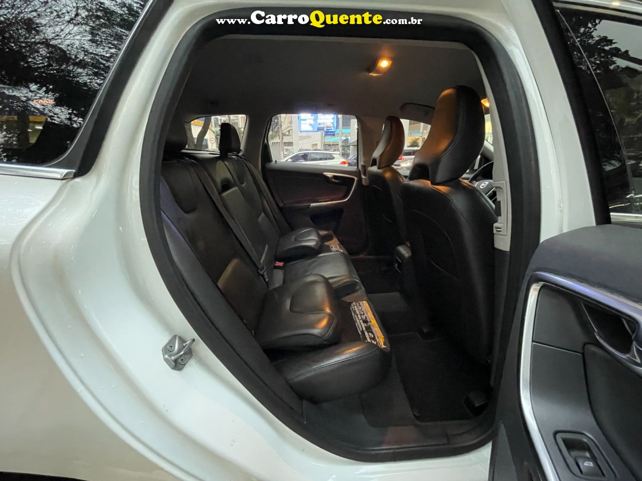 VOLVO XC60 2.0 T5 KINETIC 2016 - Loja