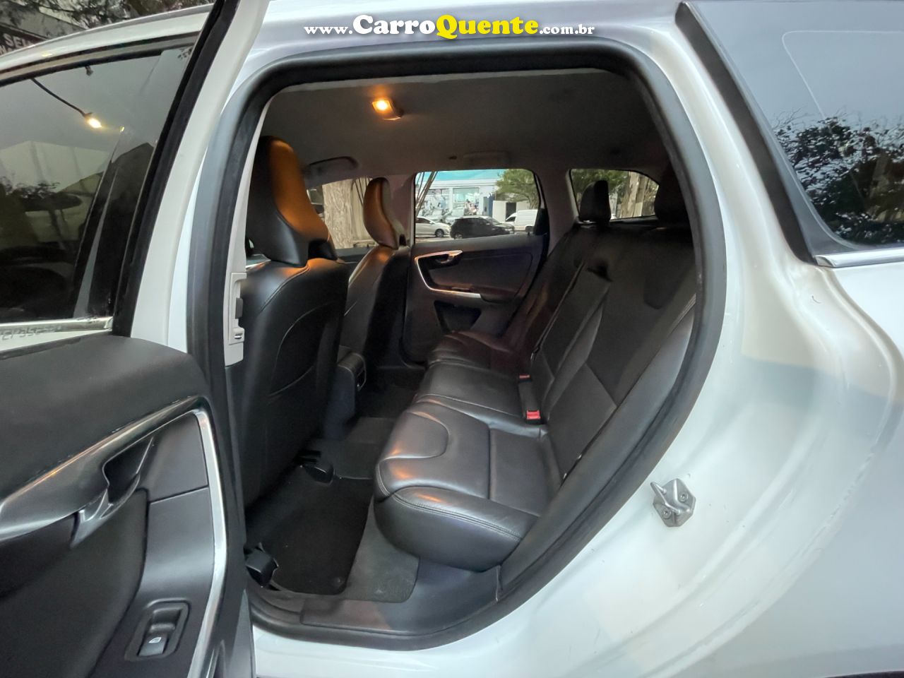 VOLVO XC60 2.0 T5 KINETIC 2016 - Loja