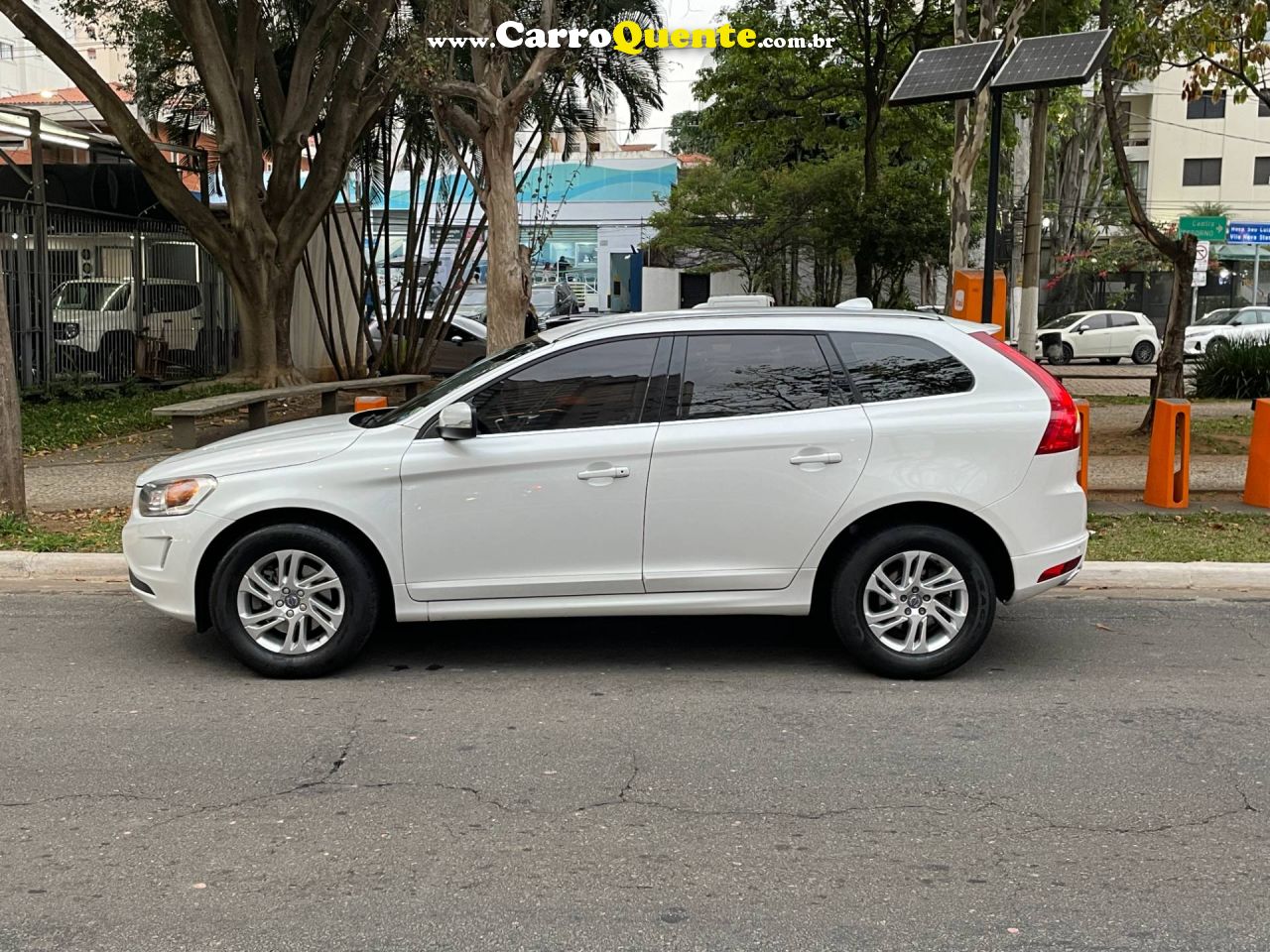 VOLVO XC60 2.0 T5 KINETIC 2016 - Loja
