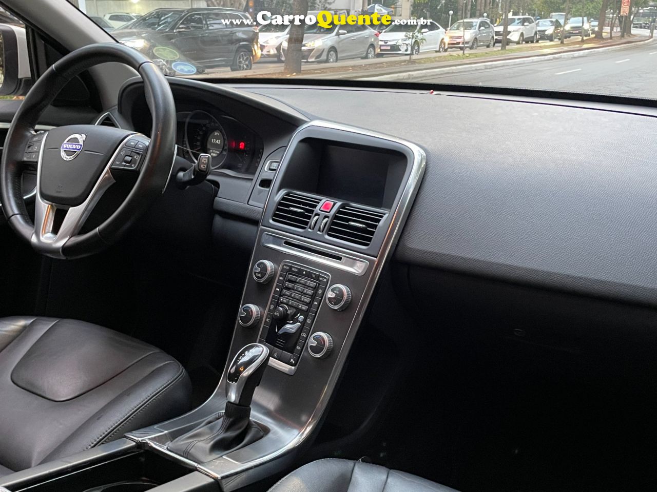 VOLVO XC60 2.0 T5 KINETIC 2016 - Loja