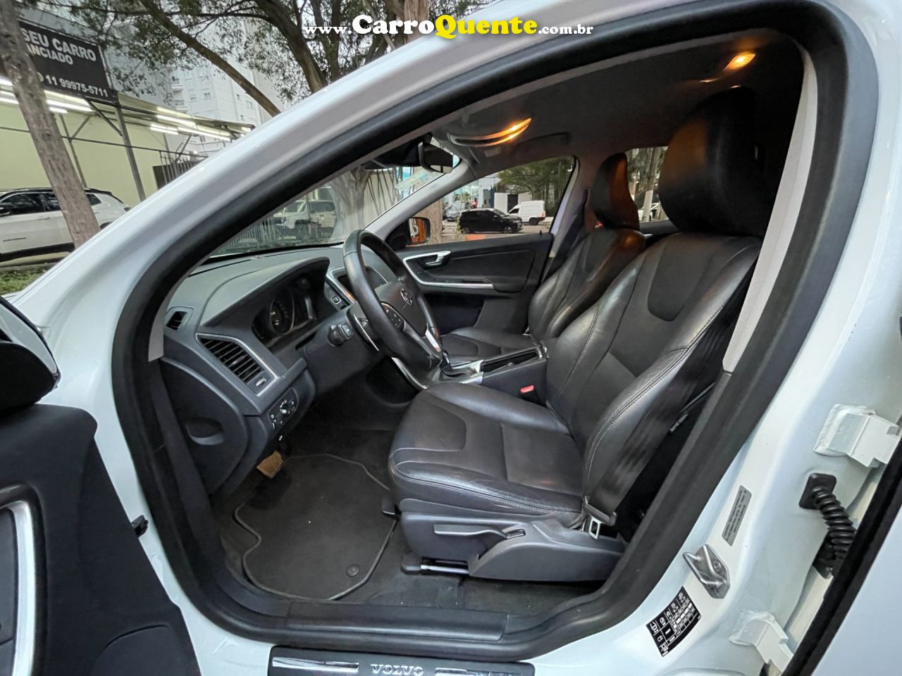 VOLVO XC60 2.0 T5 KINETIC 2016 - Loja