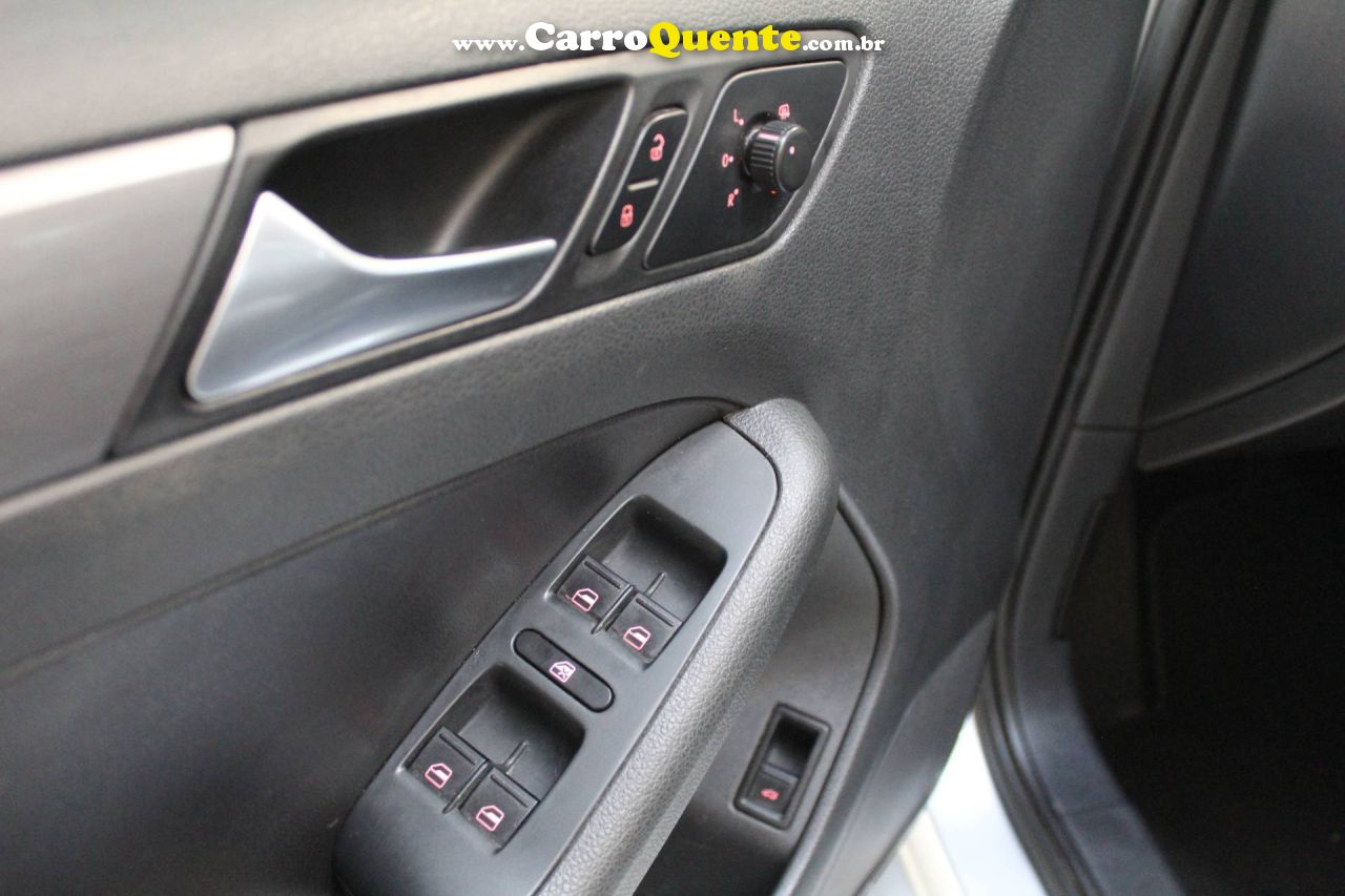 VOLKSWAGEN JETTA 2.0 TSI HIGHLINE 211CV 2013 - Loja