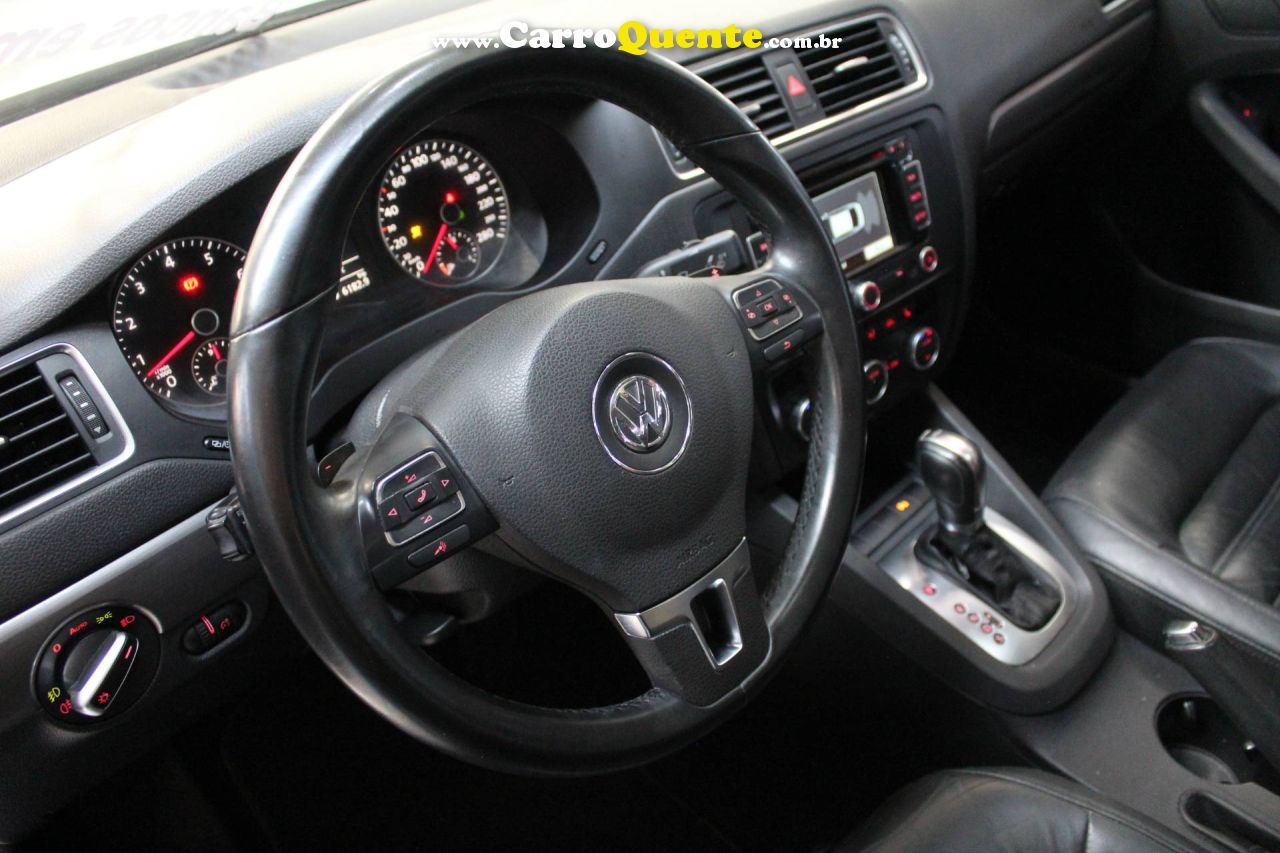 VOLKSWAGEN JETTA 2.0 TSI HIGHLINE 211CV 2013 - Loja