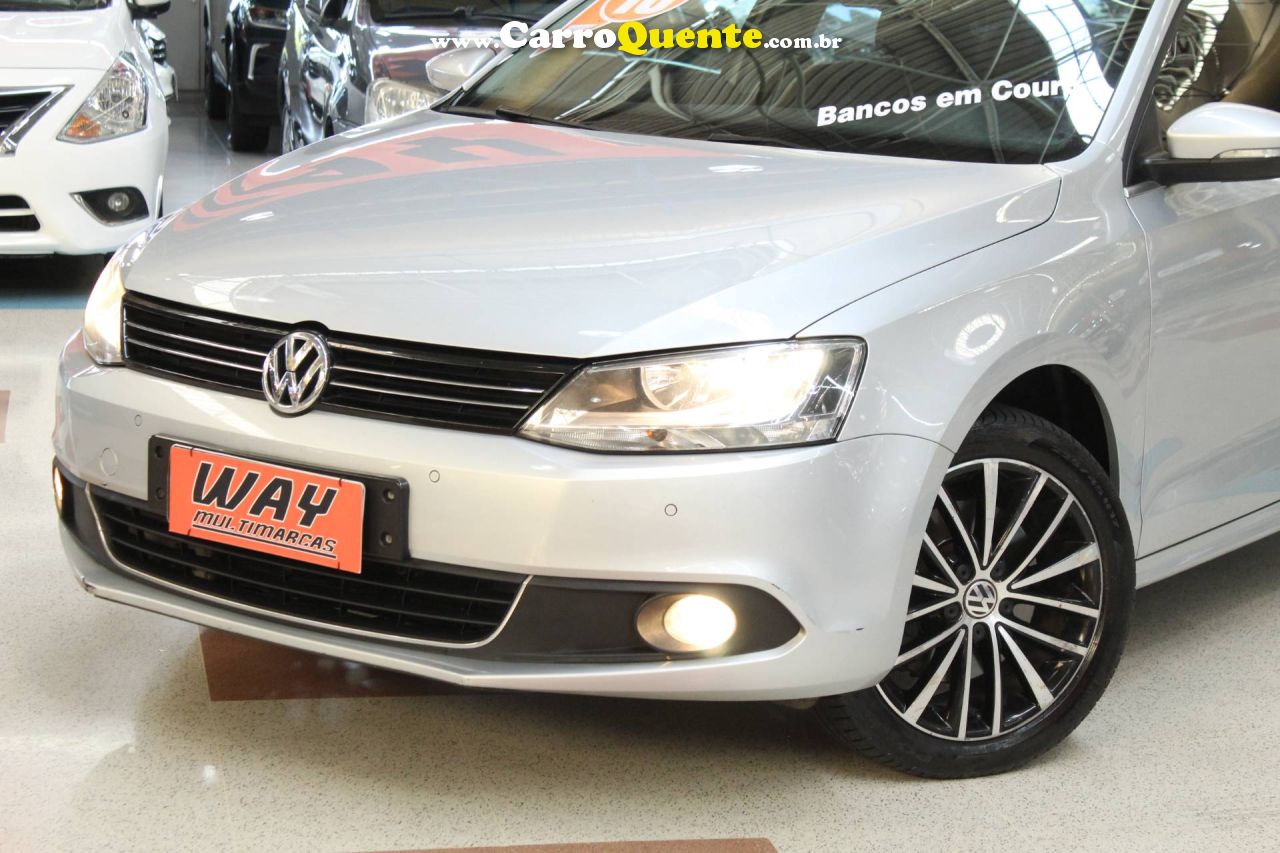 VOLKSWAGEN JETTA 2.0 TSI HIGHLINE 211CV 2013 - Loja