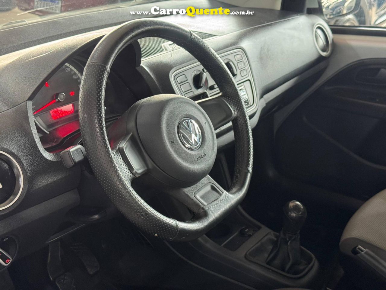 VOLKSWAGEN UP 1.0 MPI TAKE UP 12V 2017 - Loja
