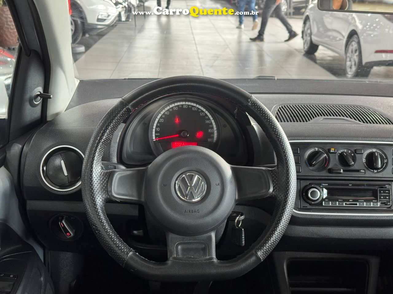 VOLKSWAGEN UP 1.0 MPI TAKE UP 12V 2017 - Loja