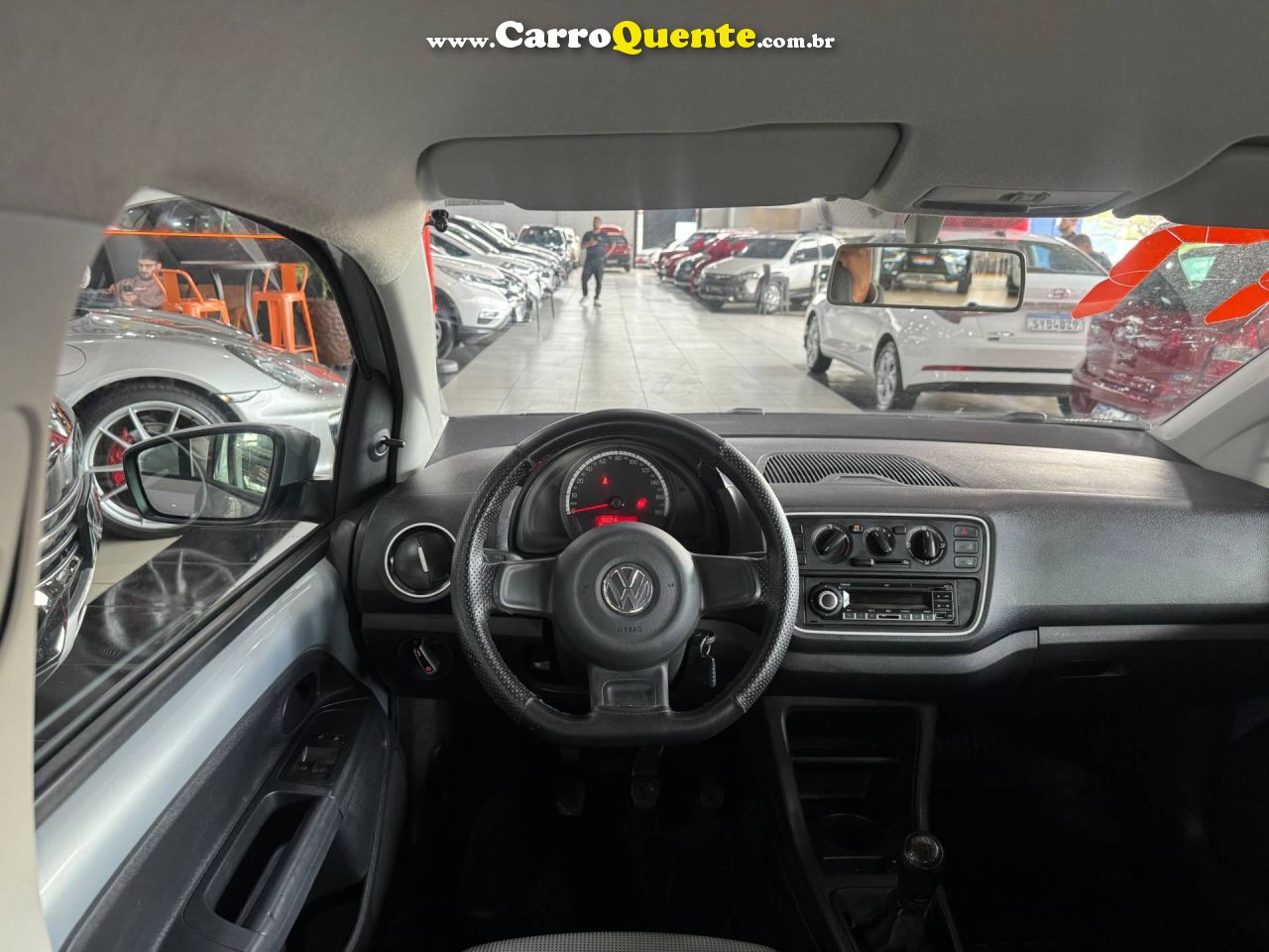 VOLKSWAGEN UP 1.0 MPI TAKE UP 12V 2017 - Loja