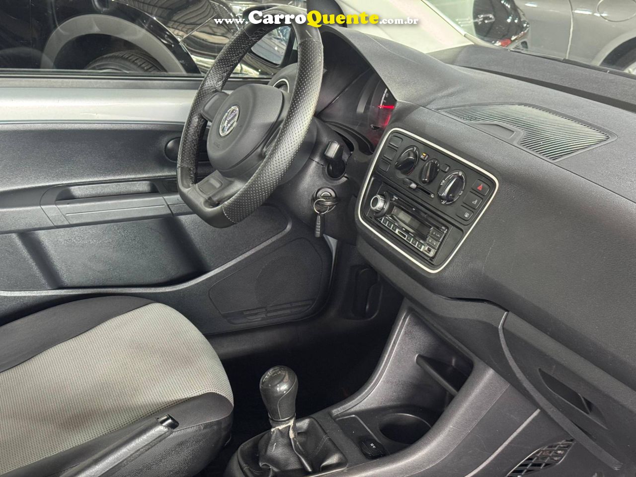 VOLKSWAGEN UP 1.0 MPI TAKE UP 12V 2017 - Loja