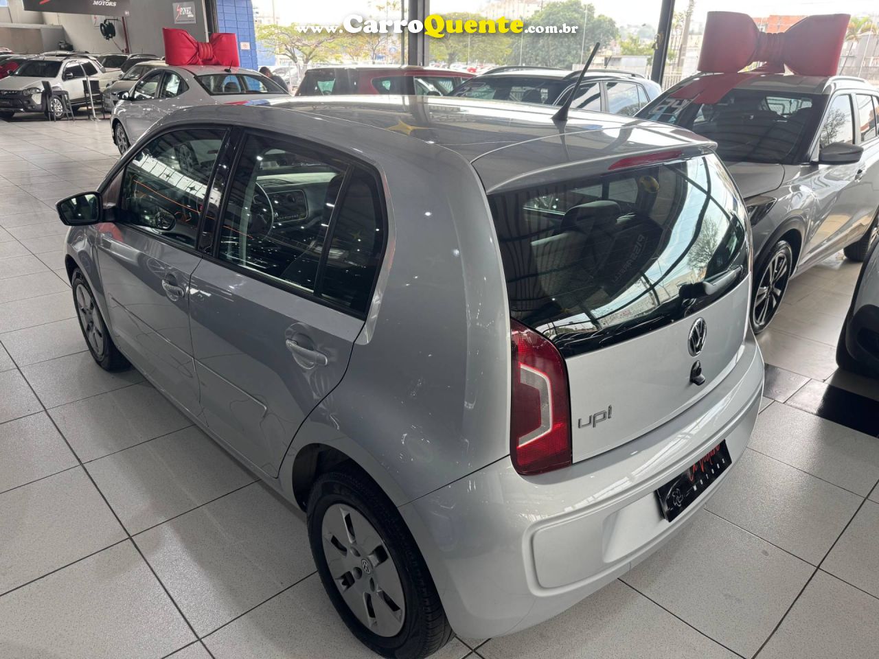 VOLKSWAGEN UP 1.0 MPI TAKE UP 12V 2017 - Loja