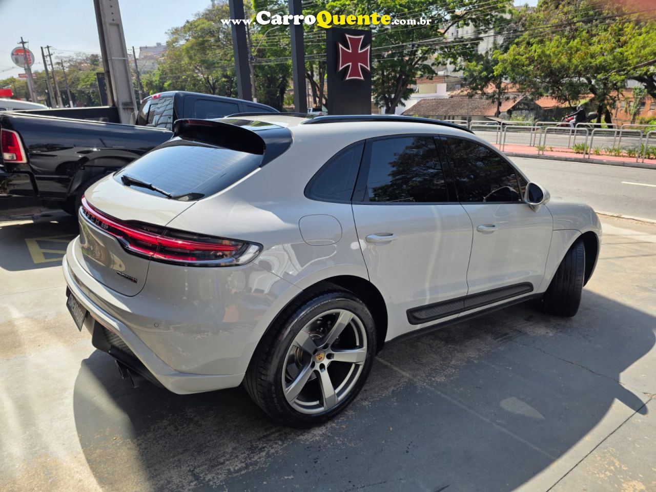 PORSCHE   MACAN 2.0 TURBO   CINZA 2023 2.0 GASOLINA - Loja