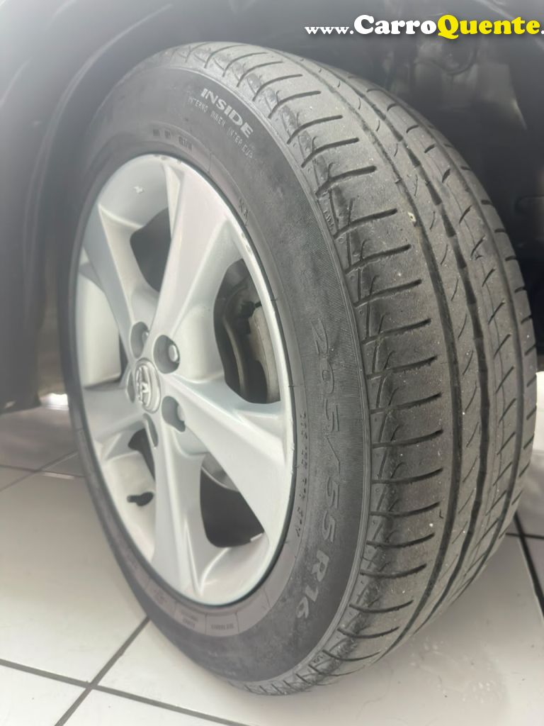 TOYOTA   COROLLA GLI 1.8 FLEX 16V  AUT.   PRATA 2014 1.8 FLEX - Loja