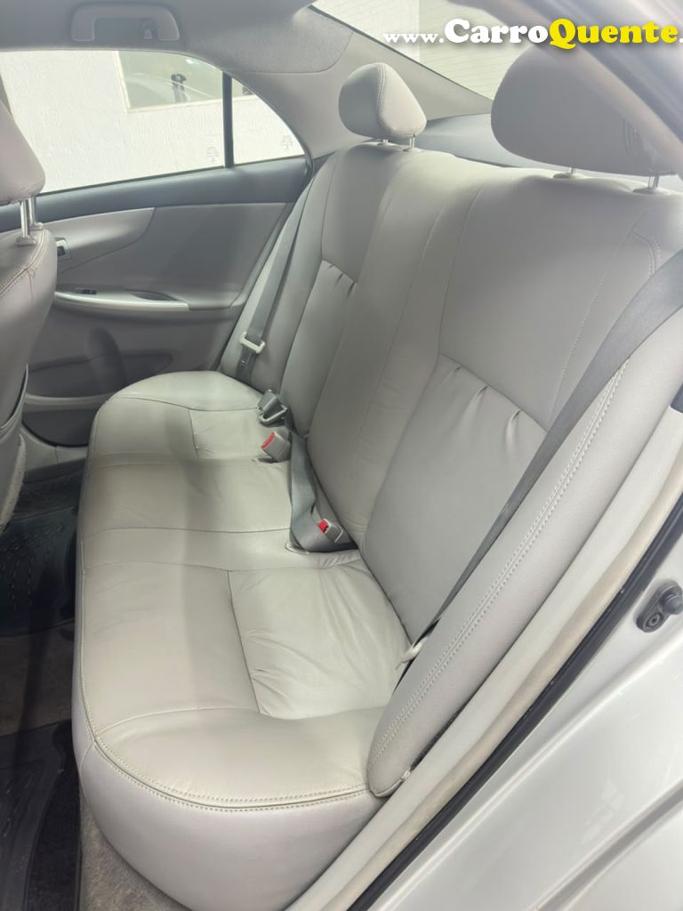 TOYOTA   COROLLA GLI 1.8 FLEX 16V  AUT.   PRATA 2014 1.8 FLEX - Loja