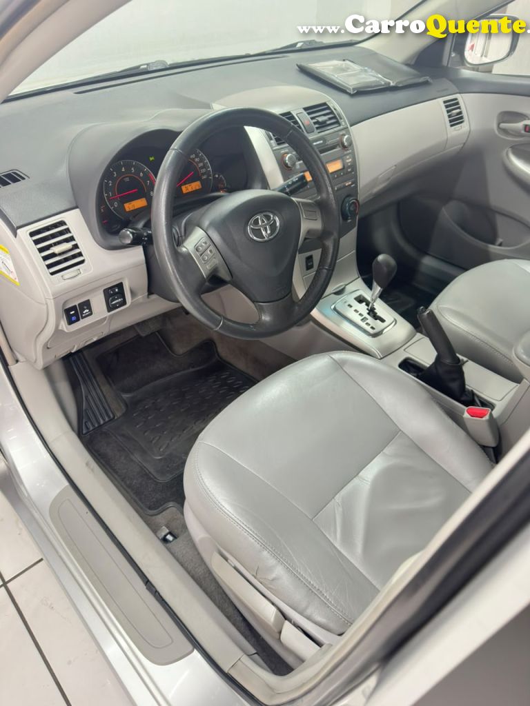 TOYOTA   COROLLA GLI 1.8 FLEX 16V  AUT.   PRATA 2014 1.8 FLEX - Loja