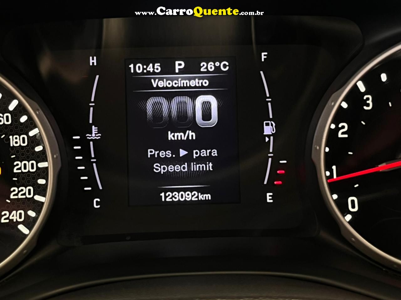 FIAT   TORO FREEDOM 2.4 16V FLEX AUT.   PRATA 2017 2.4 FLEX - Loja