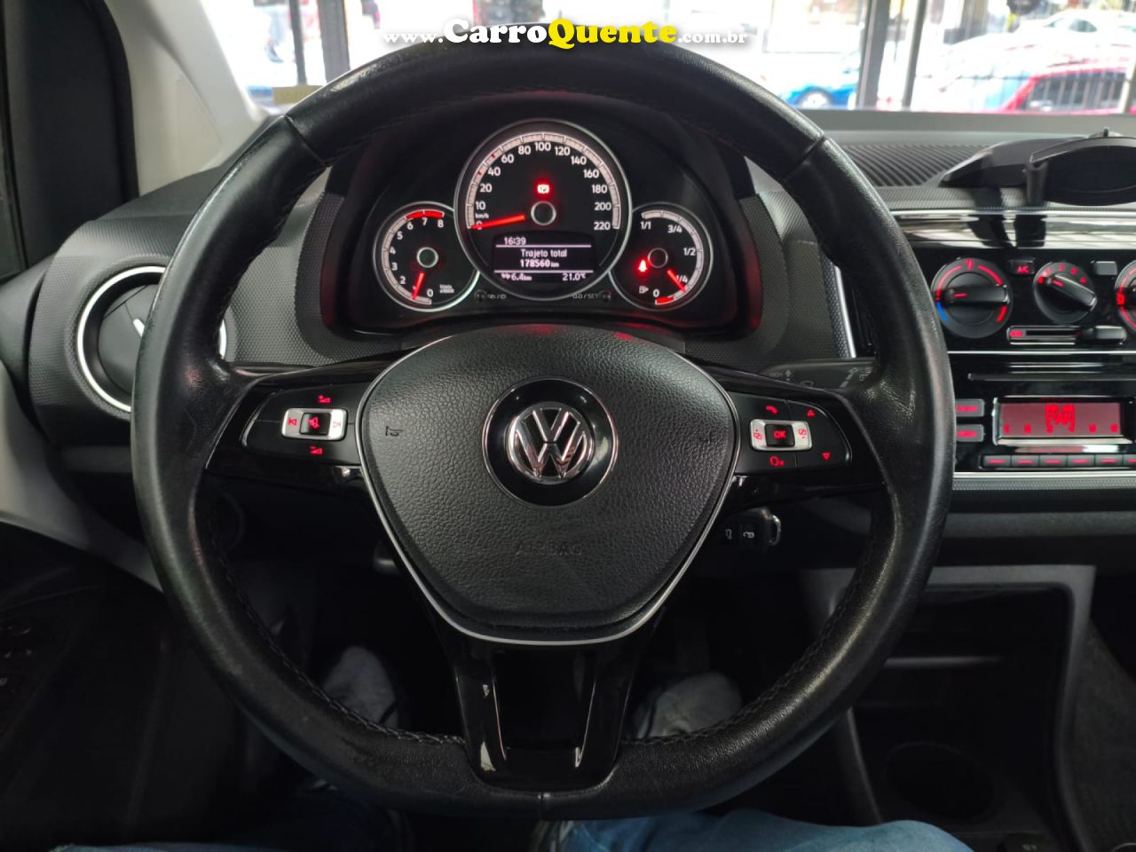 VOLKSWAGEN   UP! MOVE 1.0 TOTAL FLEX 12V 5P   BRANCO 2018 1.0 FLEX - Loja