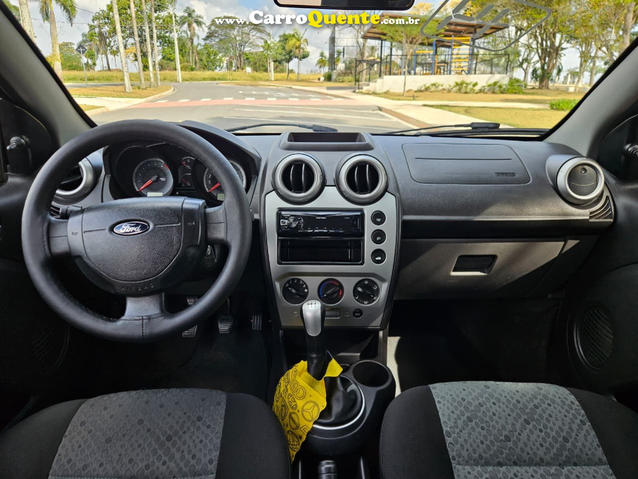 FORD   FIESTA SE 1.0 8V FLEX 5P   VERMELHO 2014 1.0 FLEX - Loja