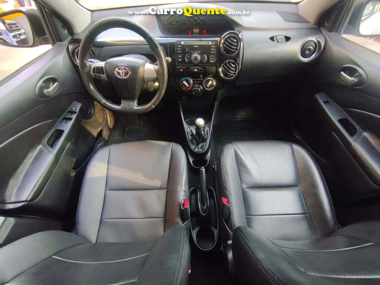 TOYOTA   ETIOS XLS SEDAN 1.5 FLEX 16V 4P MEC.   PRATA 2014 1.5 FLEX - Loja