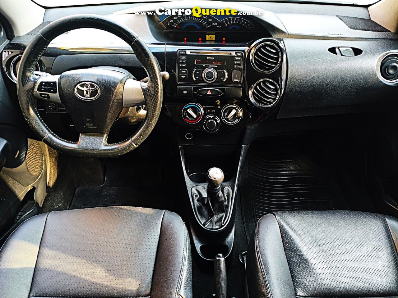 TOYOTA   ETIOS XLS SEDAN 1.5 FLEX 16V 4P MEC.   PRATA 2014 1.5 FLEX - Loja