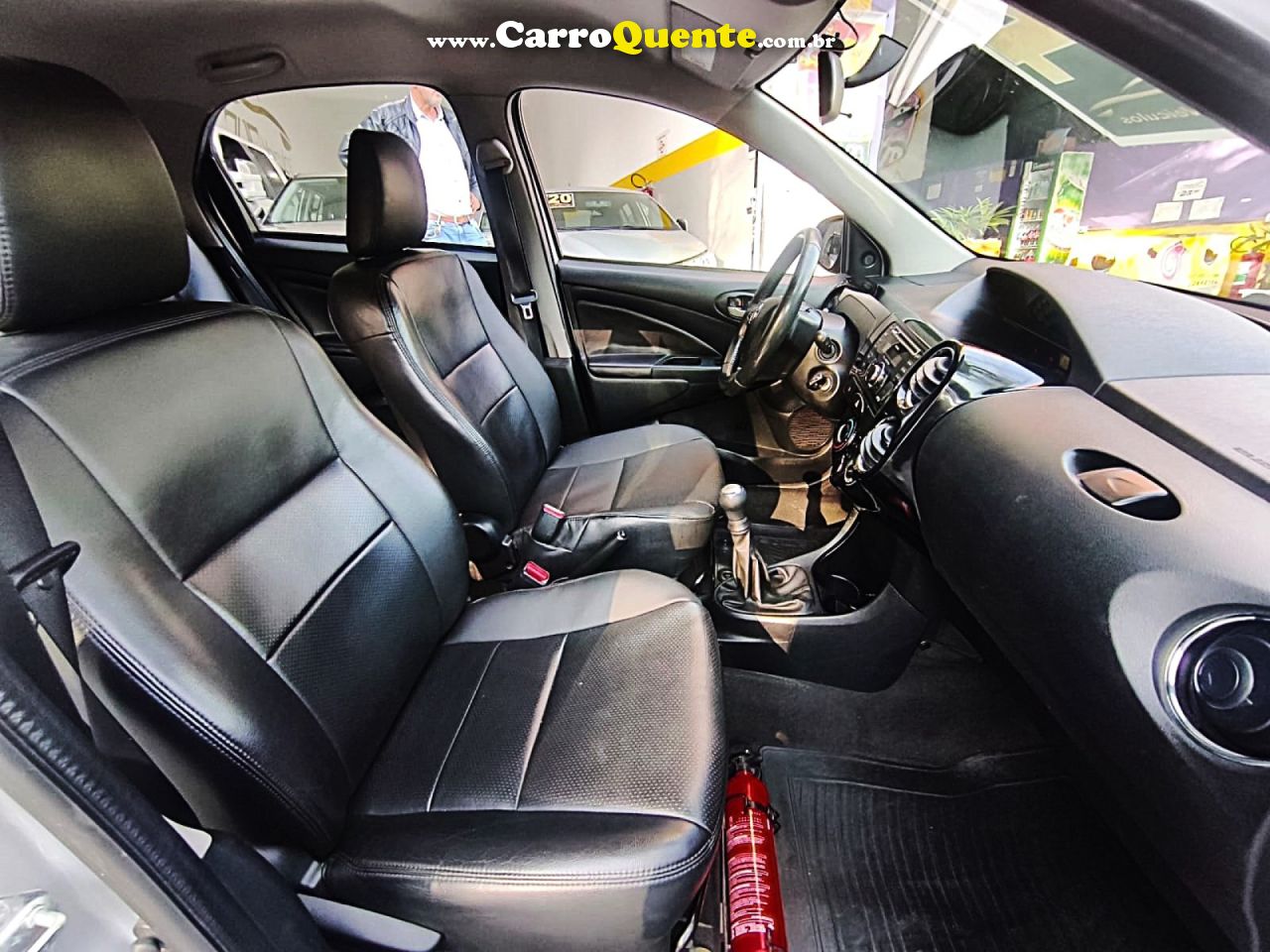 TOYOTA   ETIOS XLS SEDAN 1.5 FLEX 16V 4P MEC.   PRATA 2014 1.5 FLEX - Loja
