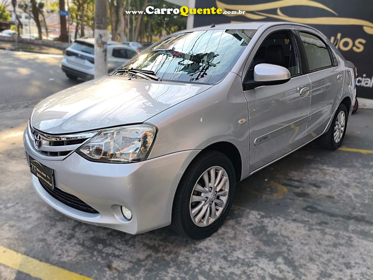 TOYOTA   ETIOS XLS SEDAN 1.5 FLEX 16V 4P MEC.   PRATA 2014 1.5 FLEX - Loja