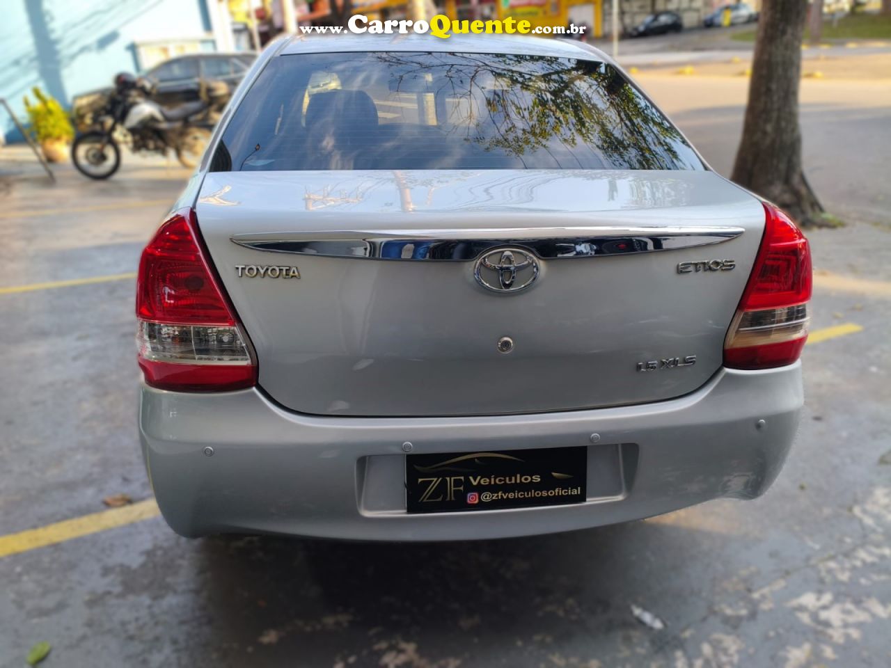 TOYOTA   ETIOS XLS SEDAN 1.5 FLEX 16V 4P MEC.   PRATA 2014 1.5 FLEX - Loja