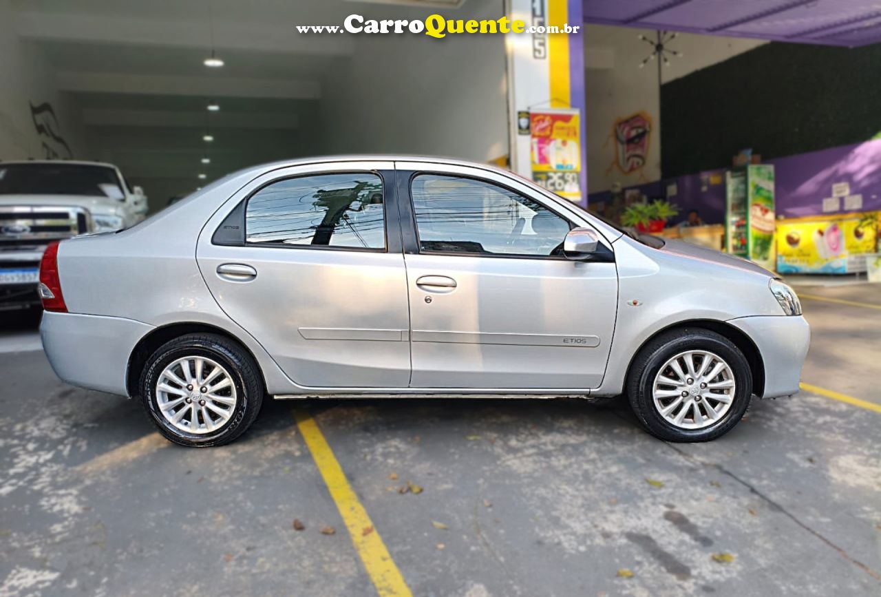 TOYOTA   ETIOS XLS SEDAN 1.5 FLEX 16V 4P MEC.   PRATA 2014 1.5 FLEX - Loja