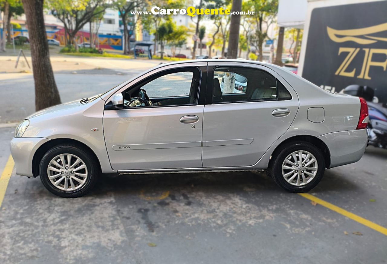 TOYOTA   ETIOS XLS SEDAN 1.5 FLEX 16V 4P MEC.   PRATA 2014 1.5 FLEX - Loja