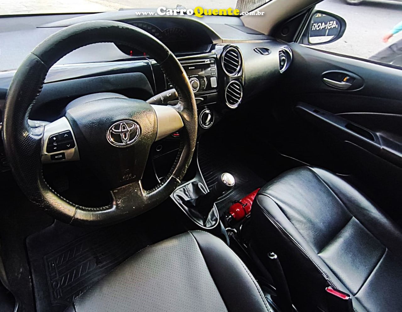 TOYOTA   ETIOS XLS SEDAN 1.5 FLEX 16V 4P MEC.   PRATA 2014 1.5 FLEX - Loja