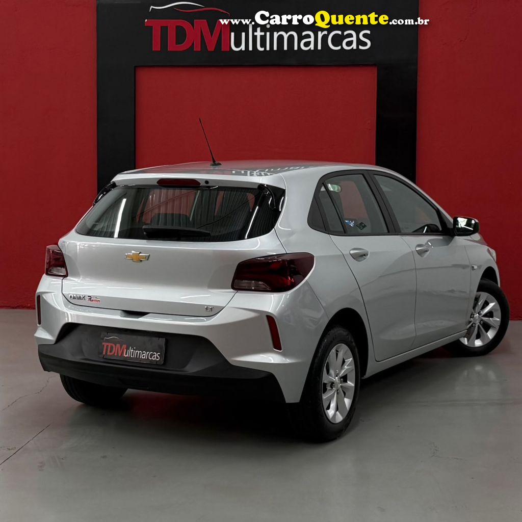 CHEVROLET   ONIX HATCH 1.0 12V FLEX 5P MEC.   PRATA 2022 1.0 FLEX - Loja