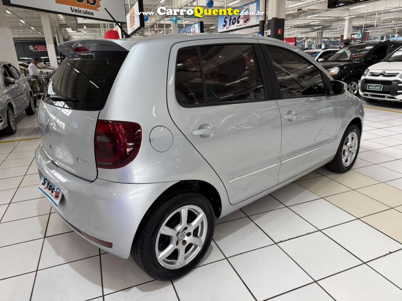VOLKSWAGEN   FOX 1.6 MI I MOTION TOTAL FLEX 8V 5P   PRATA 2013 1.6 FLEX - Loja