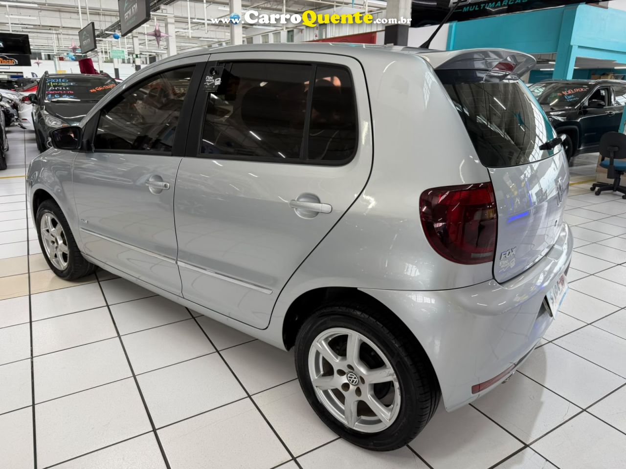 VOLKSWAGEN   FOX 1.6 MI I MOTION TOTAL FLEX 8V 5P   PRATA 2013 1.6 FLEX - Loja