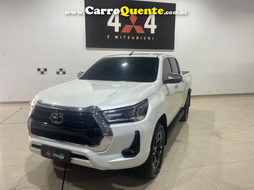 Toyota HILUX 2.8 D-4D TURBO DIESEL CD SRX 4X4 AUTOMÁTICO - Loja
