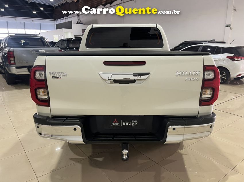Toyota HILUX 2.8 D-4D TURBO DIESEL CD SRX 4X4 AUTOMÁTICO - Loja