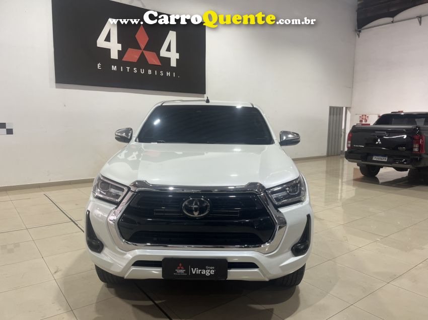 Toyota HILUX 2.8 D-4D TURBO DIESEL CD SRX 4X4 AUTOMÁTICO - Loja