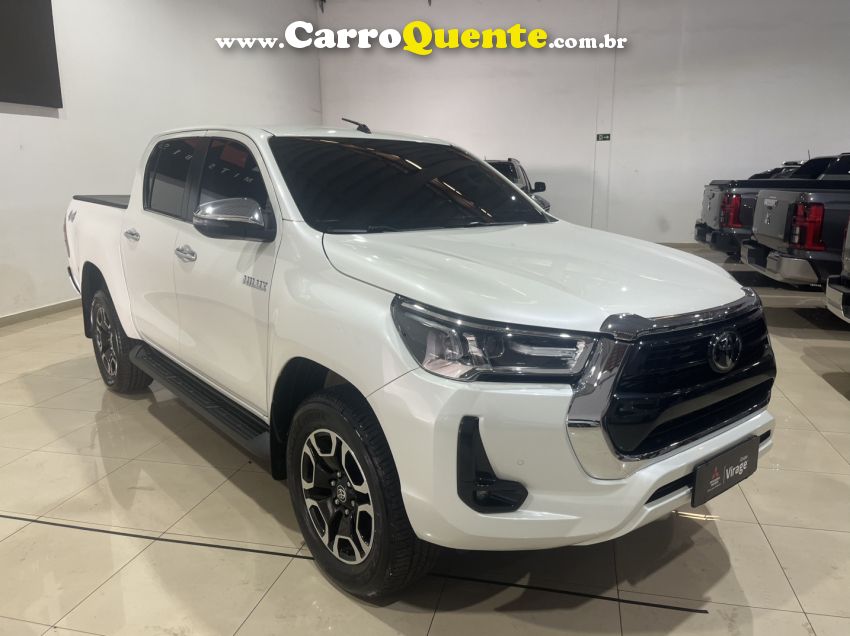 Toyota HILUX 2.8 D-4D TURBO DIESEL CD SRX 4X4 AUTOMÁTICO - Loja