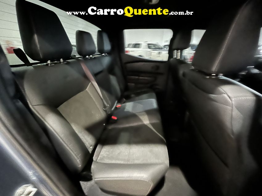 Mitsubishi TRITON 2.4 BITURBO DIESEL CD TARMAC 4X2 AUTOMÁTICO - Loja