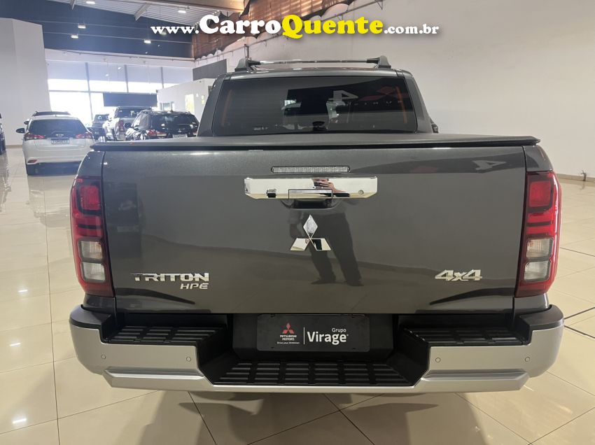 Mitsubishi TRITON 2.4 BITURBO DIESEL CD HPE 4X4 AUTOMÁTICO - Loja