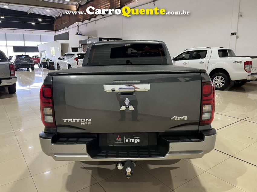 Mitsubishi TRITON 2.4 BITURBO DIESEL CD HPE 4X4 AUTOMÁTICO - Loja