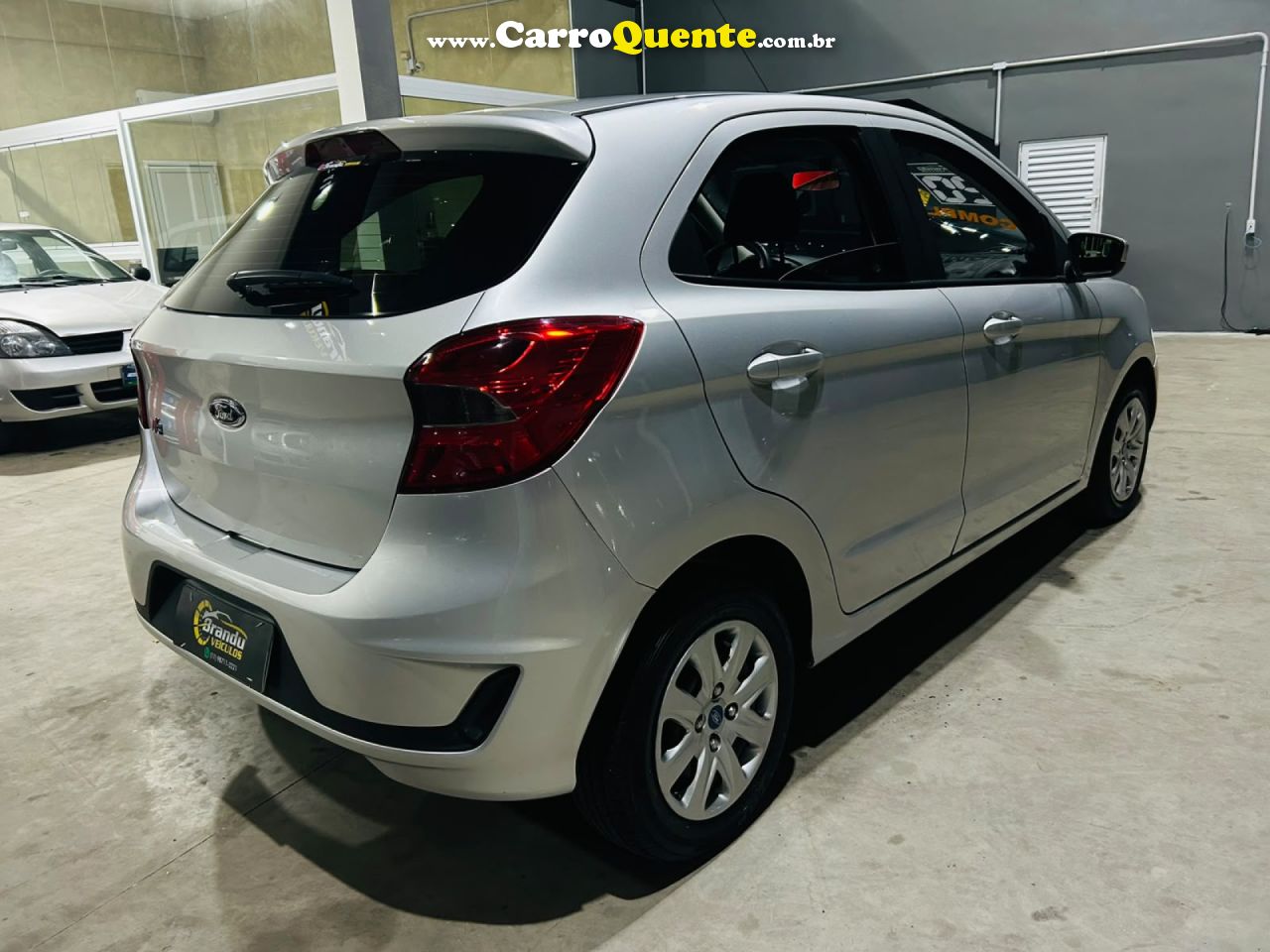FORD   KA 1.0 SESE PLUS TIVCT FLEX 5P   PRATA 2020 1.0 FLEX - Loja