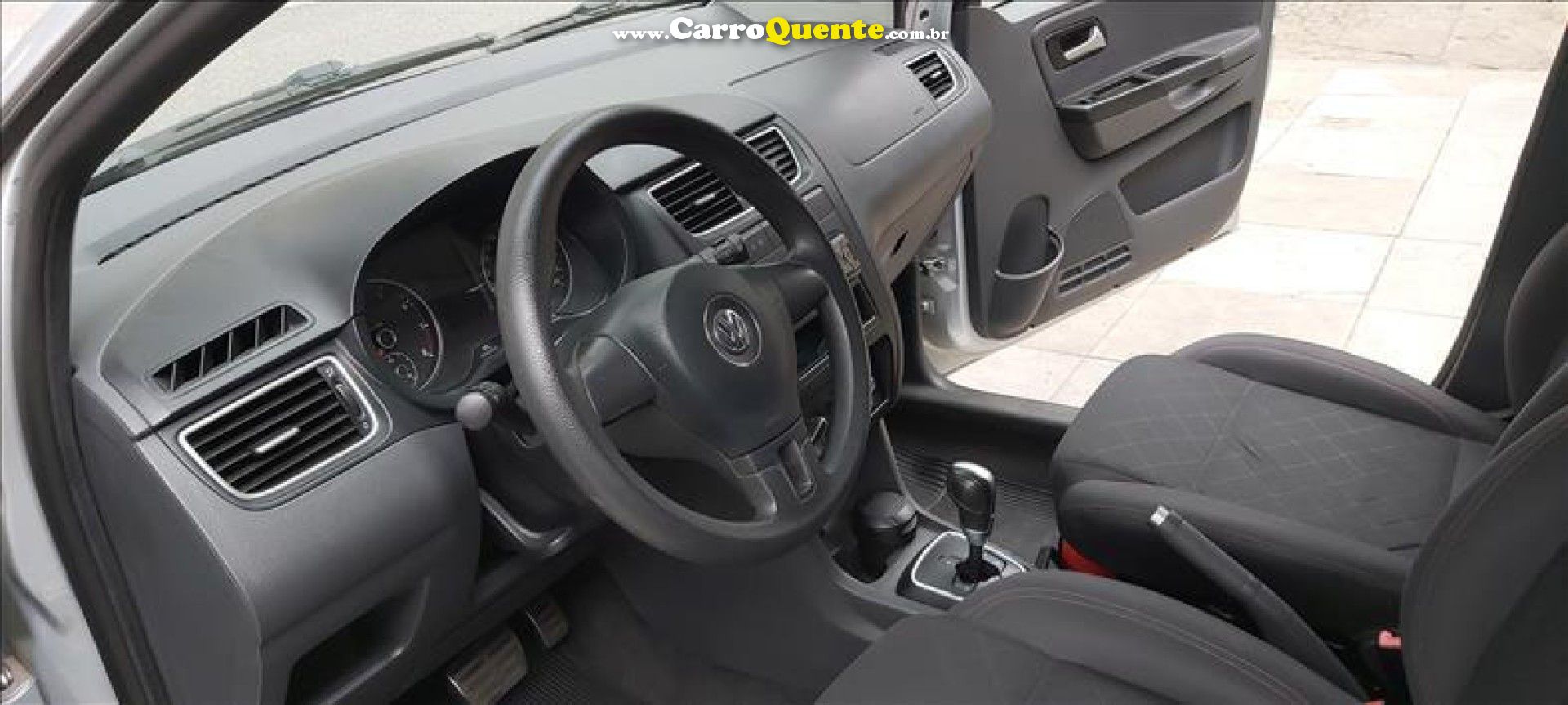 VOLKSWAGEN   FOX PRIMEHGHI. IMOTION 1.6 T.FLEX 8V 5P   PRATA 2013 1.6 FLEX - Loja