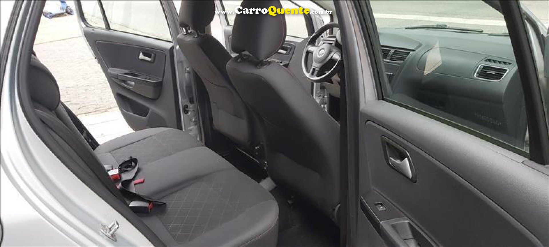 VOLKSWAGEN   FOX PRIMEHGHI. IMOTION 1.6 T.FLEX 8V 5P   PRATA 2013 1.6 FLEX - Loja
